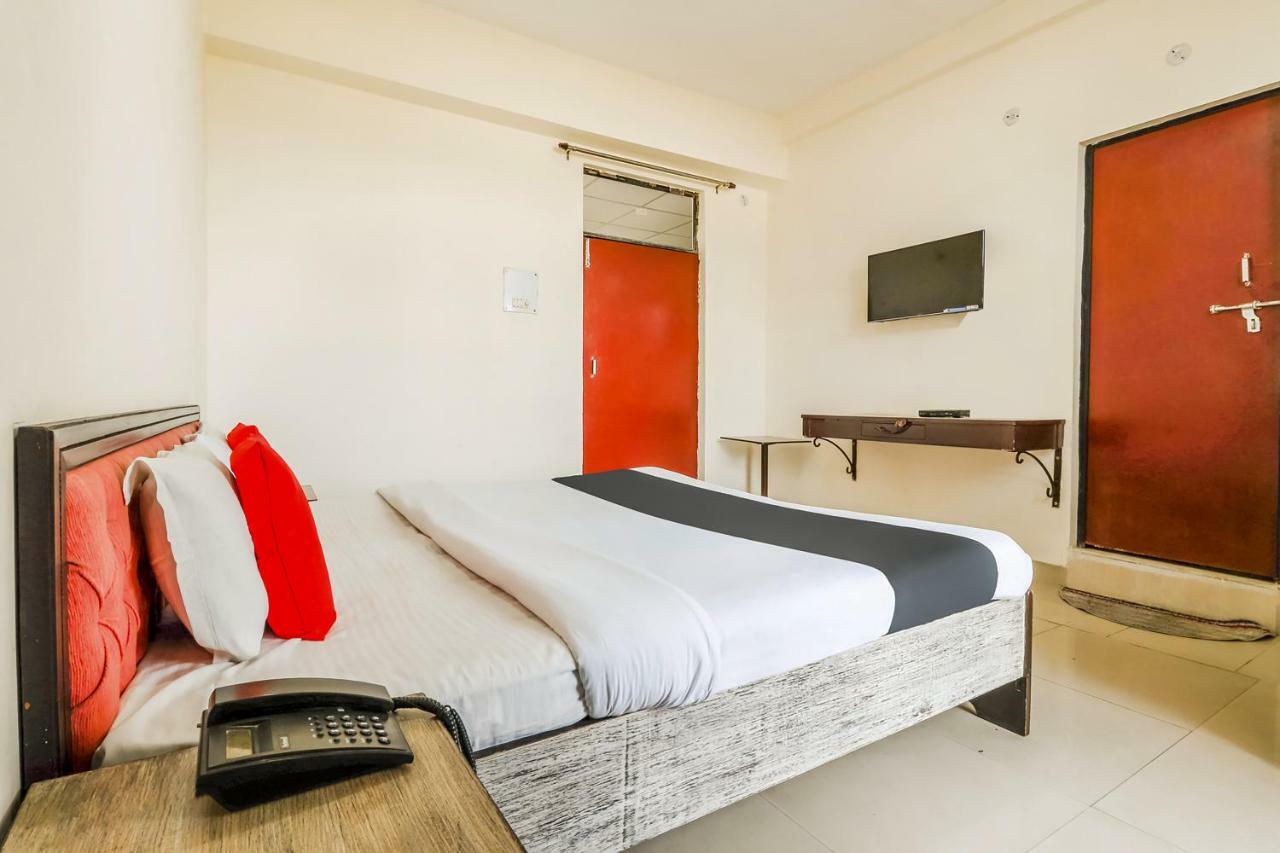 Capital O 60233 Brij Ki Rasoi Deluxe Hotel Lucknow Exterior foto