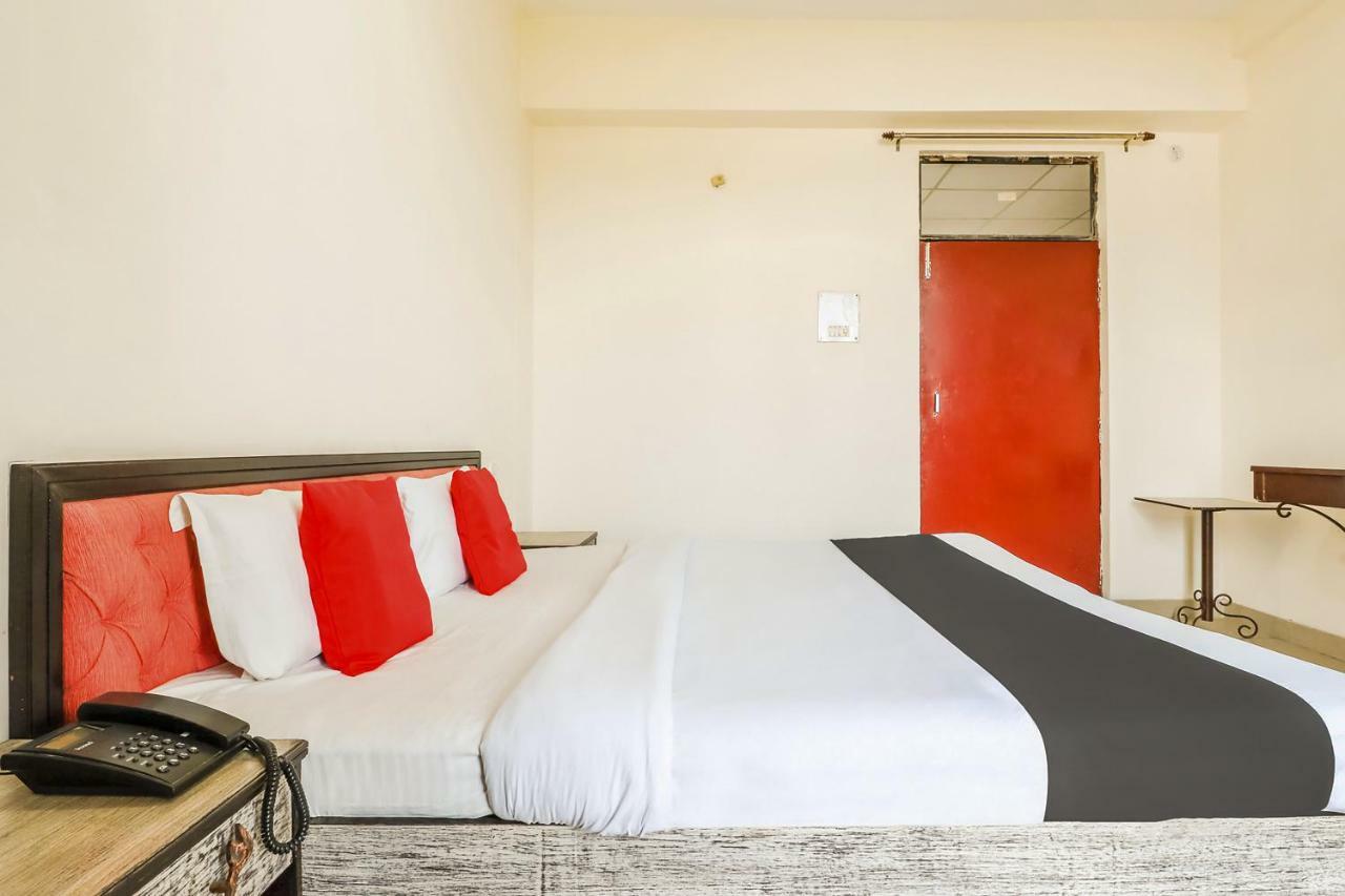Capital O 60233 Brij Ki Rasoi Deluxe Hotel Lucknow Exterior foto