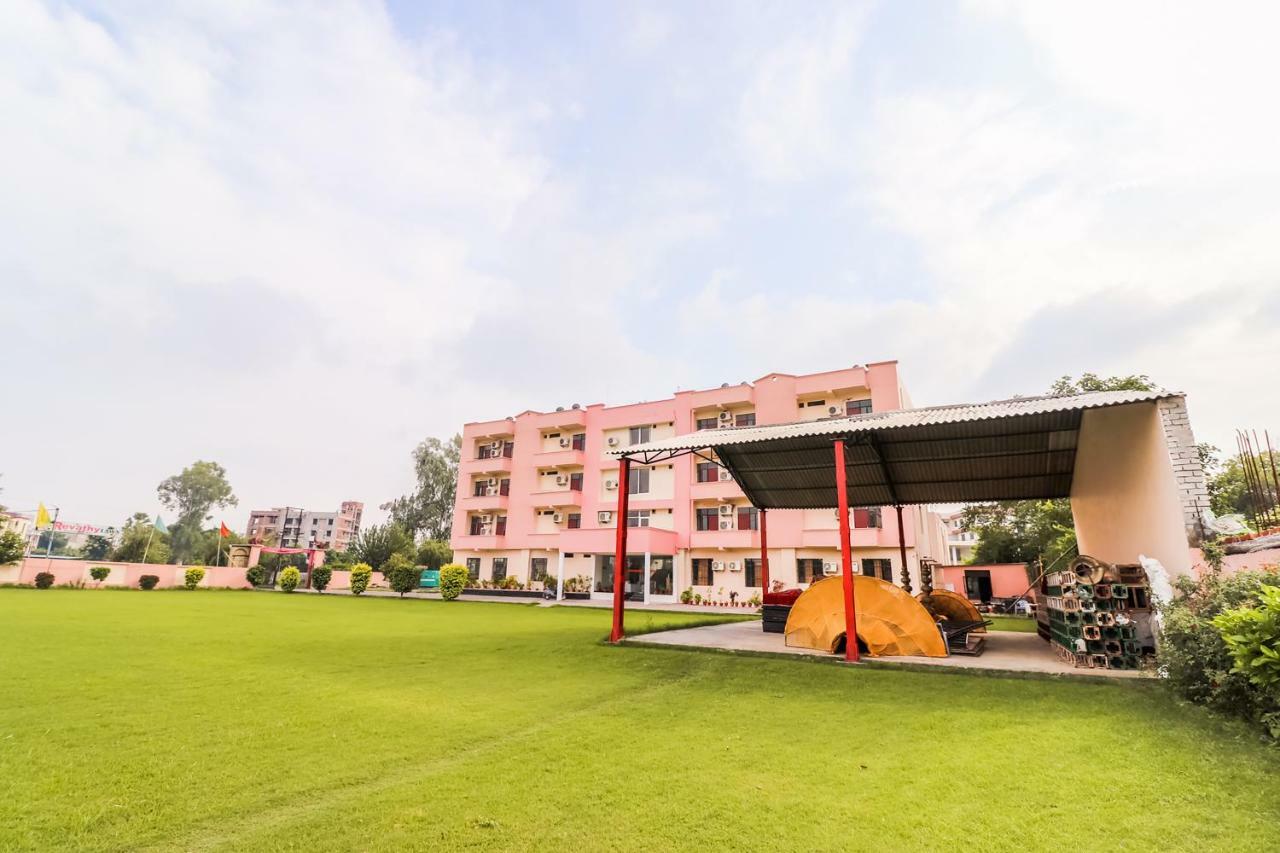 Capital O 60233 Brij Ki Rasoi Deluxe Hotel Lucknow Exterior foto