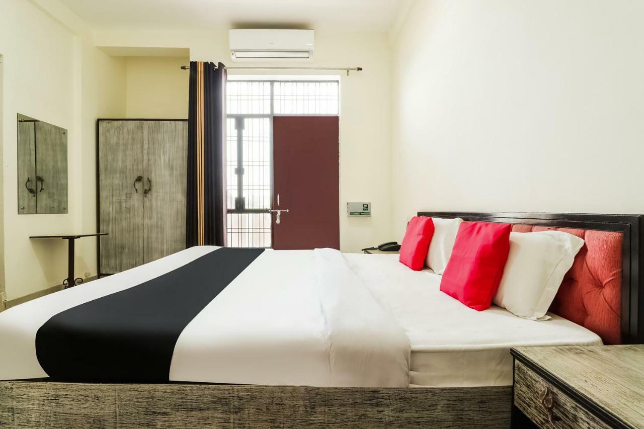 Capital O 60233 Brij Ki Rasoi Deluxe Hotel Lucknow Exterior foto