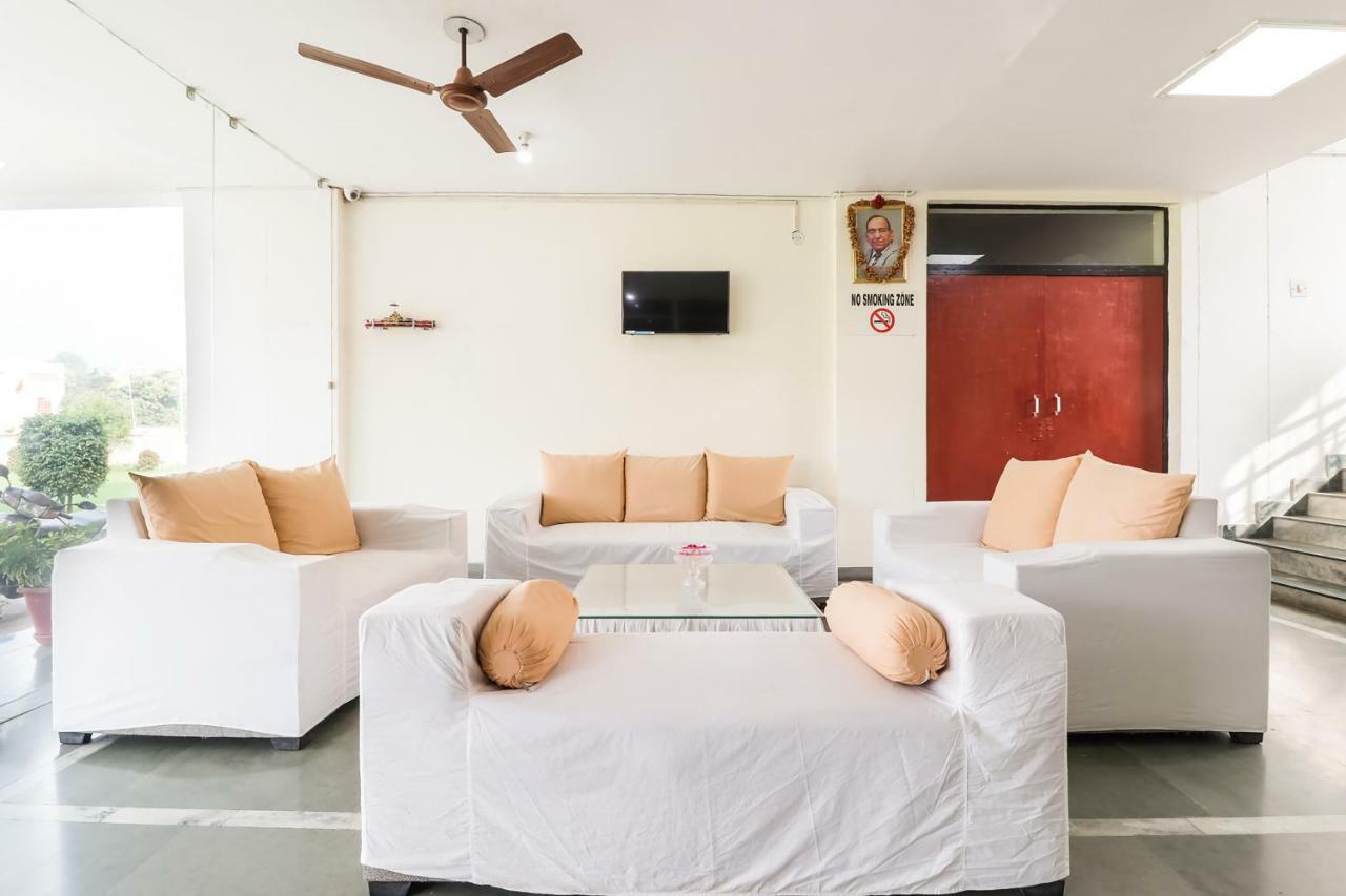 Capital O 60233 Brij Ki Rasoi Deluxe Hotel Lucknow Exterior foto