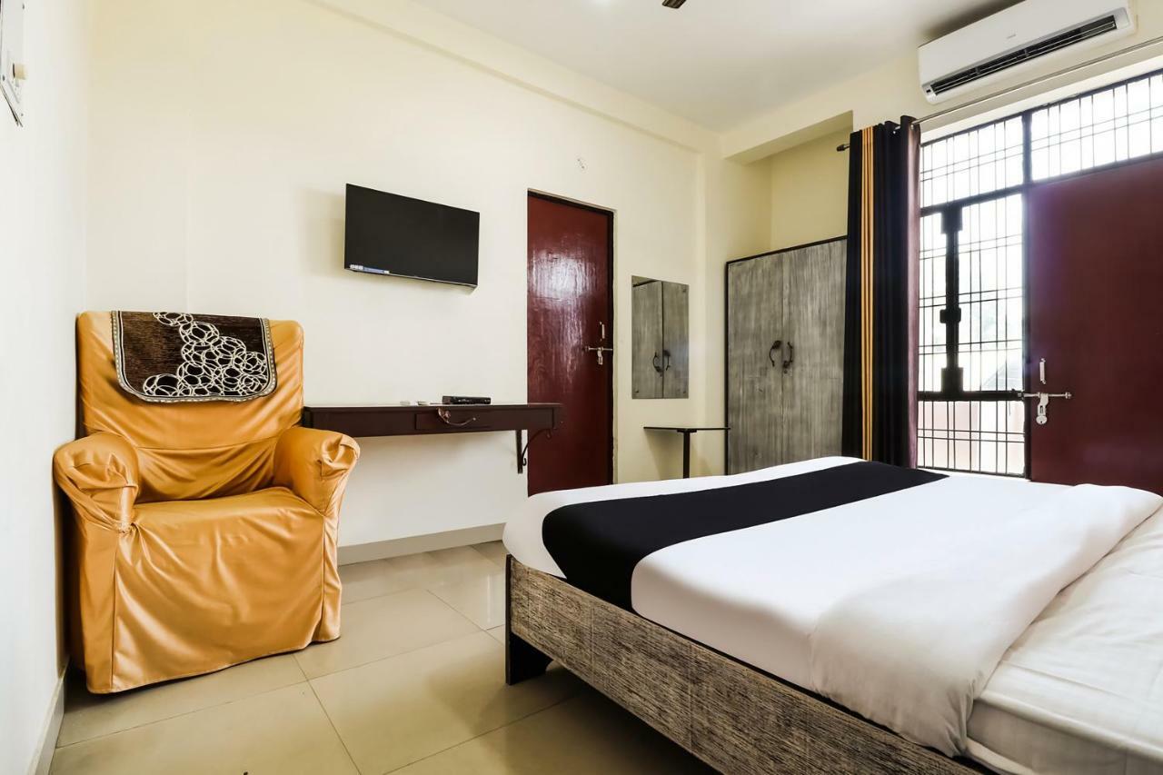 Capital O 60233 Brij Ki Rasoi Deluxe Hotel Lucknow Exterior foto