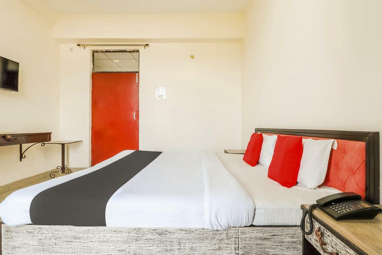 Capital O 60233 Brij Ki Rasoi Deluxe Hotel Lucknow Exterior foto